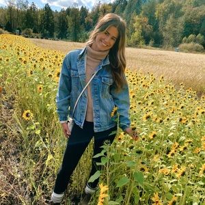 Meet your Posher, Olivia